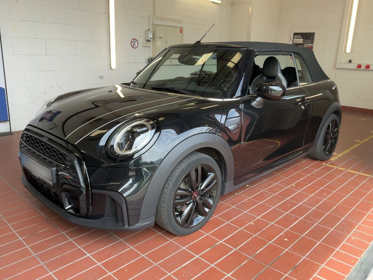 MINI Cabrio 2023 — photo 1