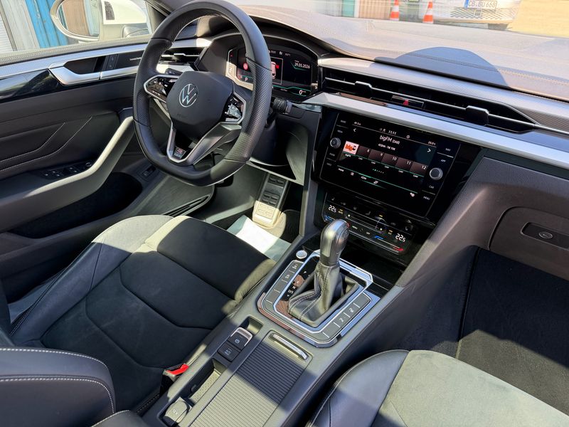 Volkswagen Arteon Shooting Brake 2.0 TSI R-Line — zdjęcie 11
