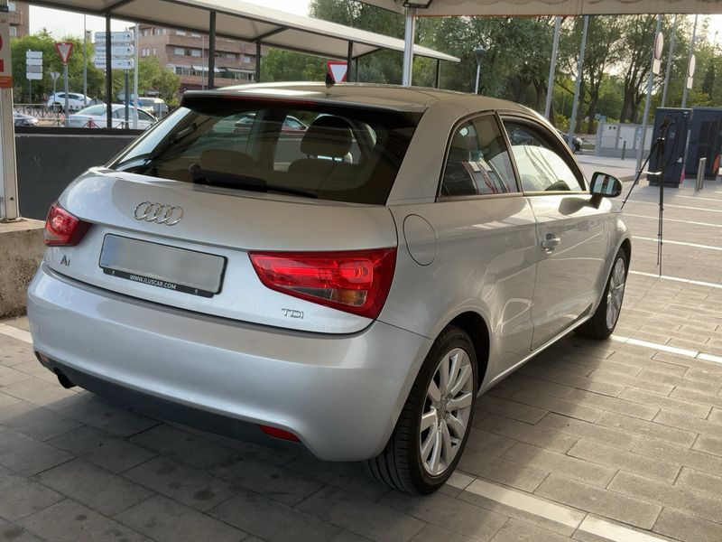 Audi A1 1.6 TDI Attraction — zdjęcie 6