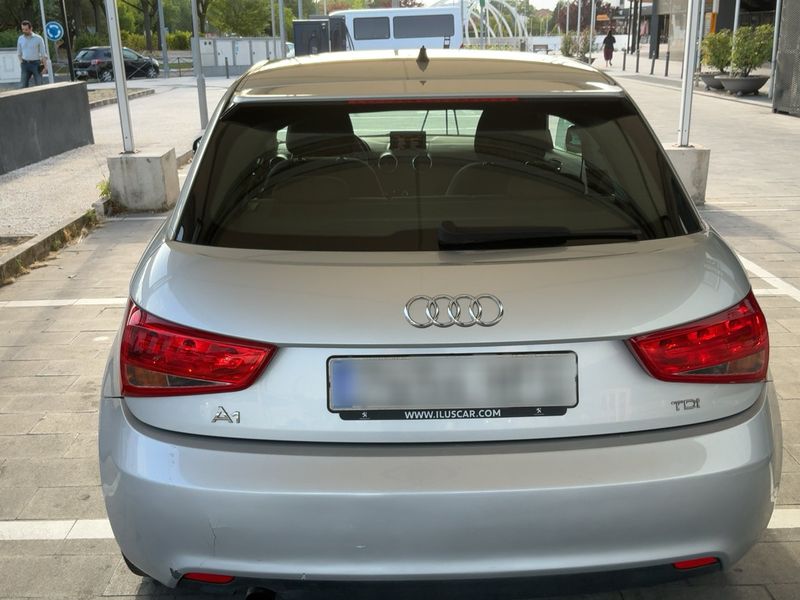 Audi A1 1.6 TDI Attraction — zdjęcie 5