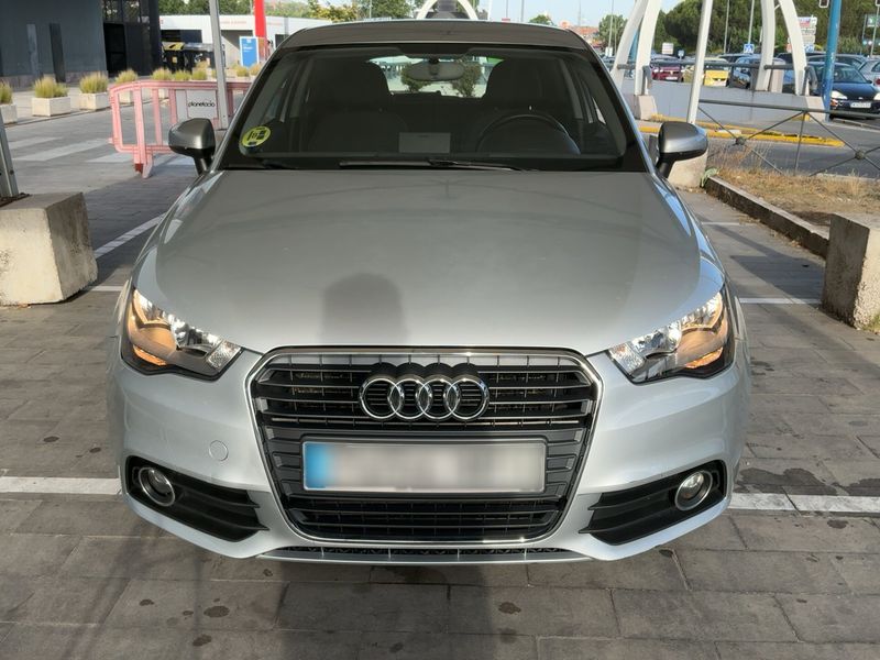 Audi A1 1.6 TDI Attraction — zdjęcie 9