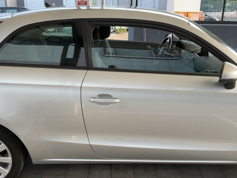Audi A1 1.6 TDI Attraction — zdjęcie 7