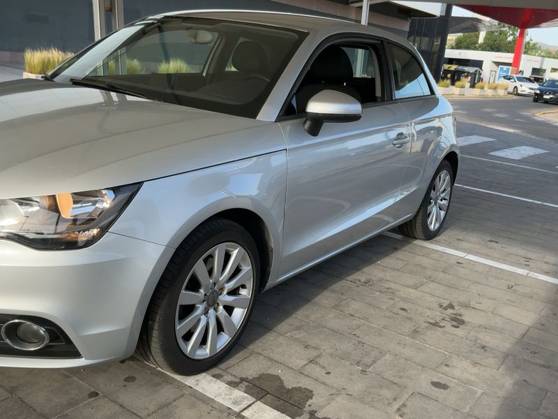 Audi A1 1.6 TDI Attraction — zdjęcie 2