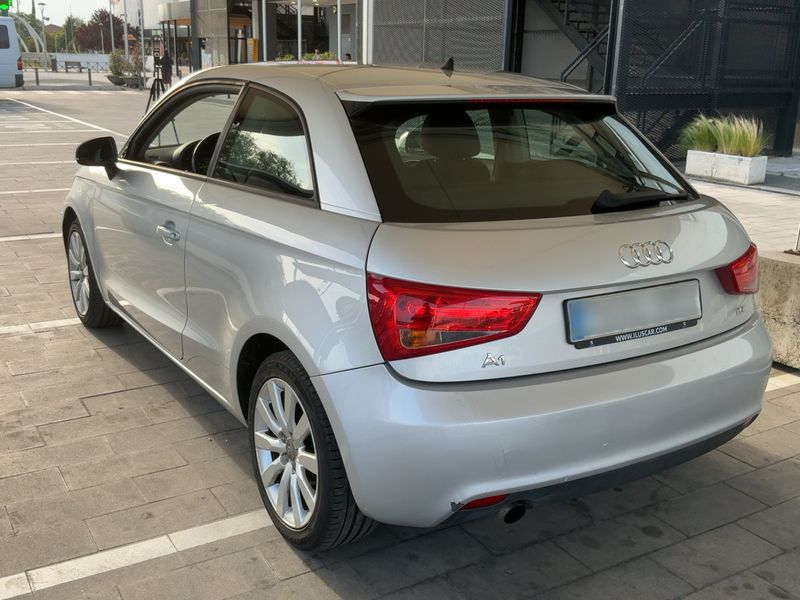 Audi A1 1.6 TDI Attraction — zdjęcie 3