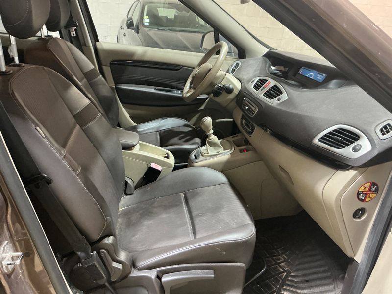 Renault Grand Scenic 1.9 dCi Privilege 2009 – снимка 3