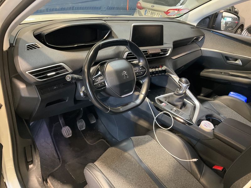 Peugeot 3008 1.2 PureTech Allure Business photo Peugeot 3008 1.2 PureTech Allure Business