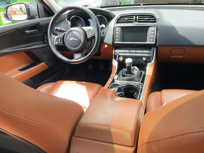 Jaguar XE 20d E-Performance Portfolio — zdjęcie 12