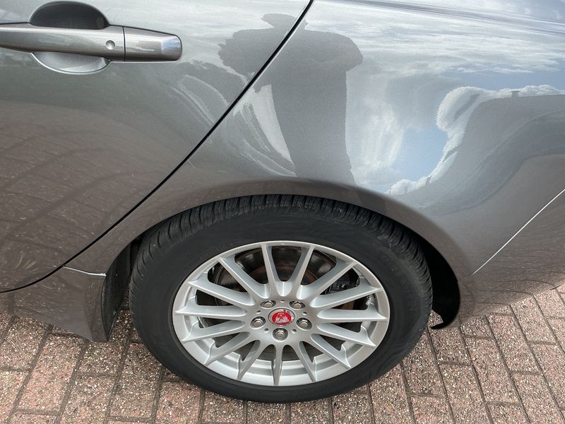Jaguar XE 20d E-Performance Portfolio 2015 – снимка 25