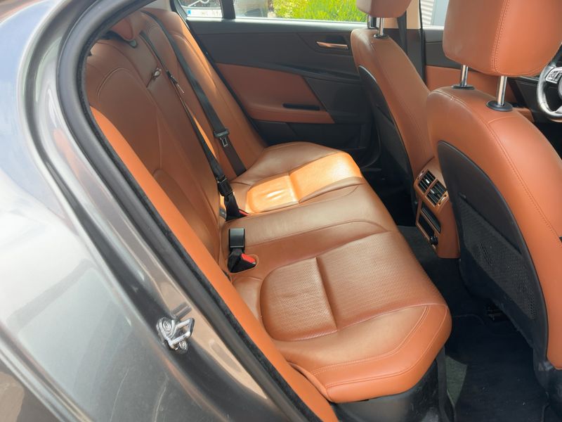 Jaguar XE 20d E-Performance Portfolio — zdjęcie 14