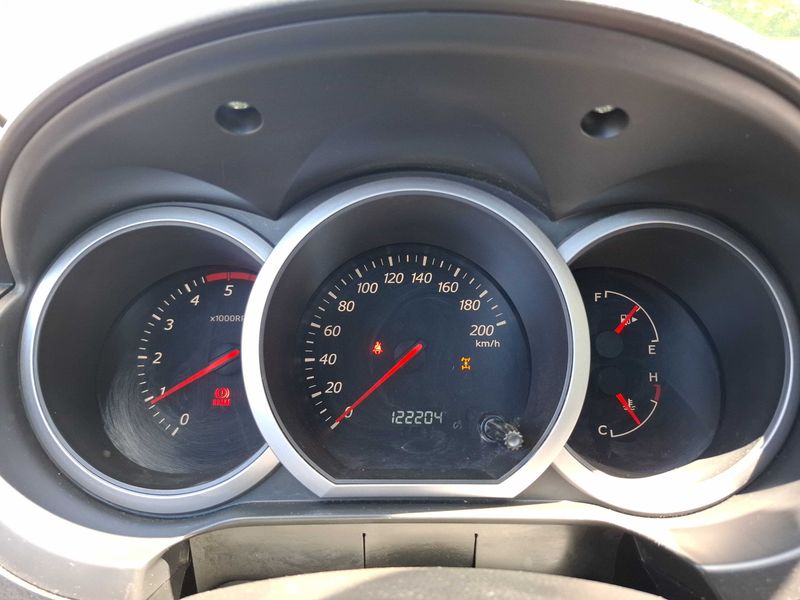 Suzuki Grand Vitara 1.9 DDiS 5 portes Luxe — zdjęcie 12