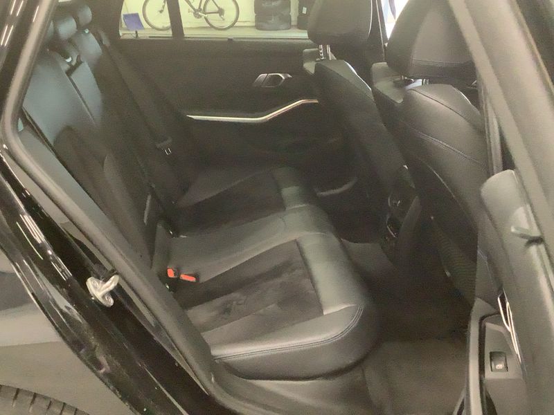 BMW 3er 320d xDrive M Sport — zdjęcie 14