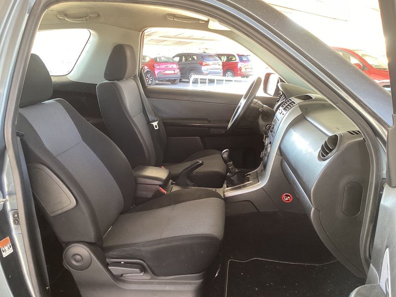 Suzuki Grand Vitara 1.9 DDiS JX — zdjęcie 11