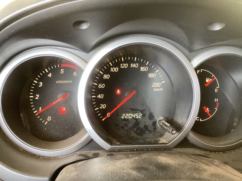 Suzuki Grand Vitara 1.9 DDiS JX — zdjęcie 13