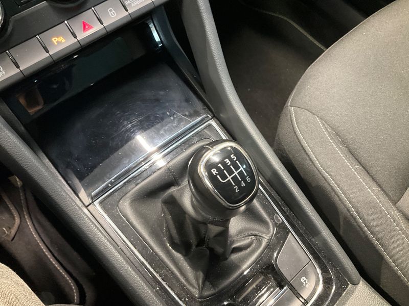 Skoda Karoq 1.6 TDI Ambition 2019 – снимка 27
