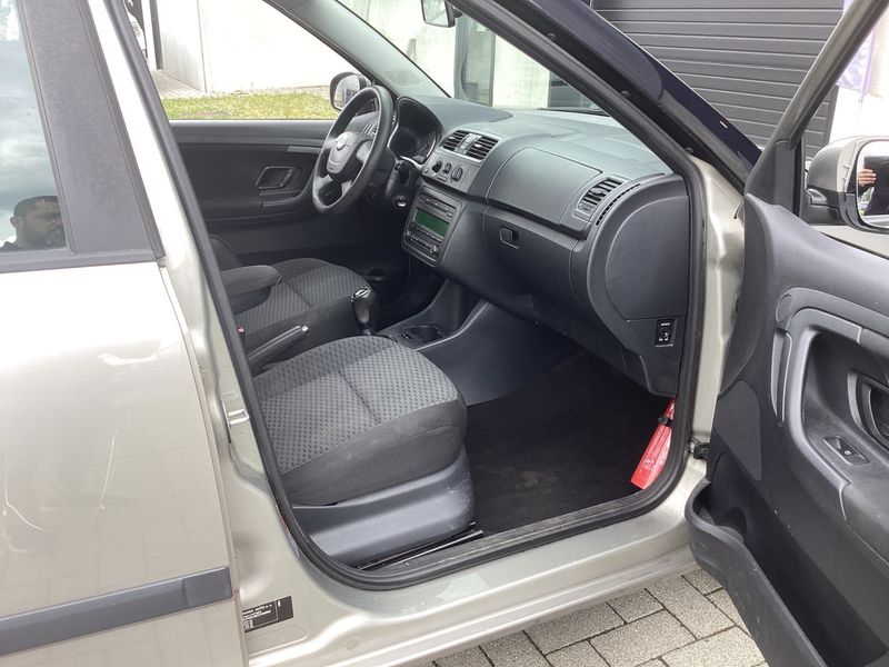Skoda Fabia 1.2 Ambition — zdjęcie 3