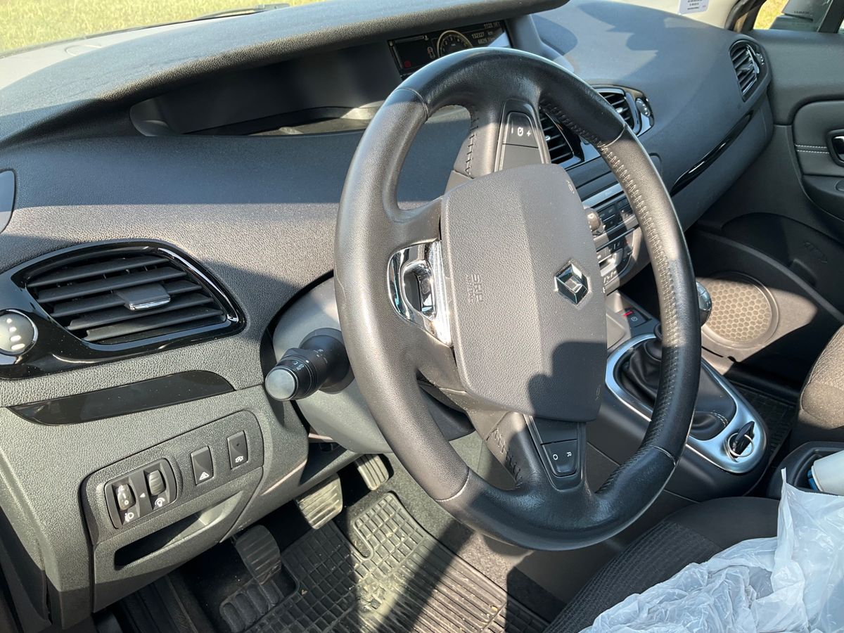 Renault Scenic 2013 — photo 34
