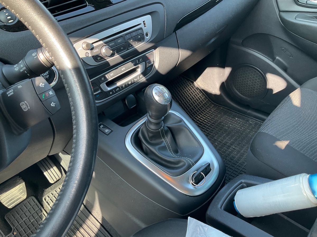 Renault Scenic 2013 — photo 35