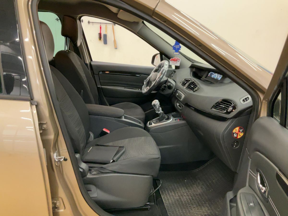 Renault Scenic 2013 — photo 17