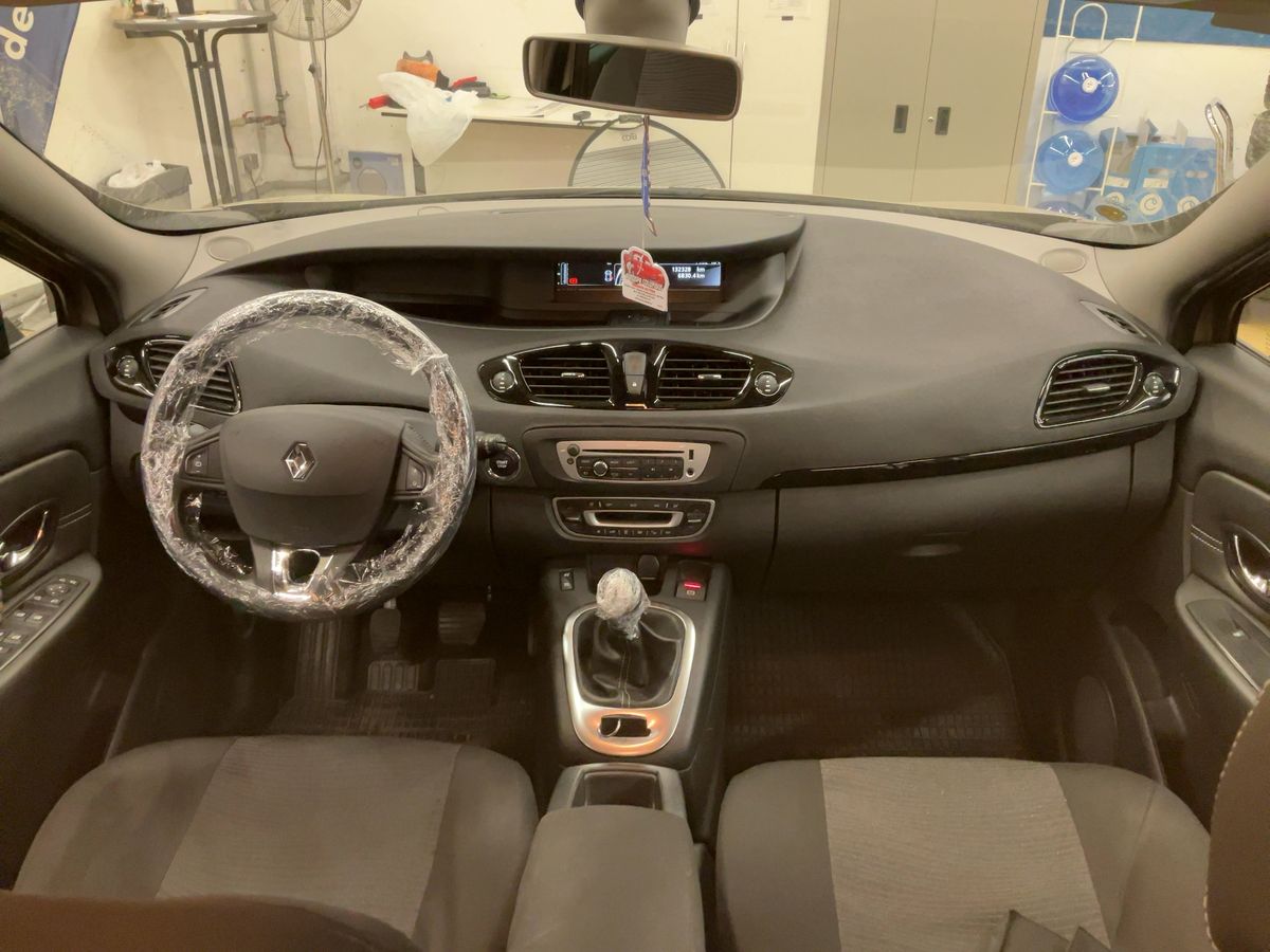 Renault Scenic 2013 — photo 18