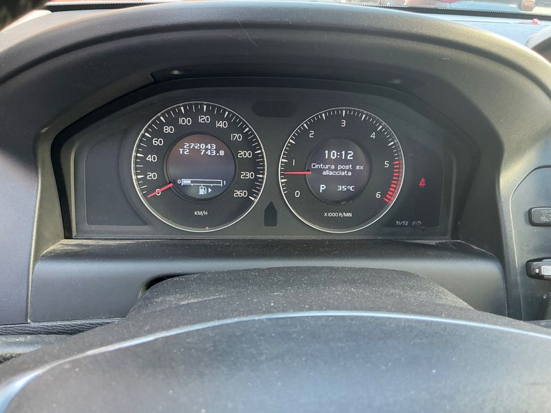 Volvo XC60 2.4 D4 Momentum AWD — zdjęcie 4