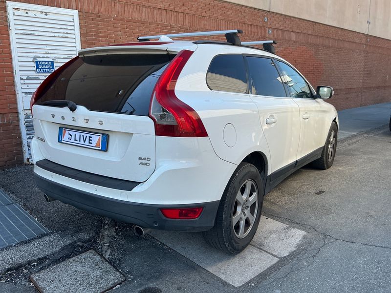 Volvo XC60 2.4 D4 Momentum AWD — zdjęcie 2