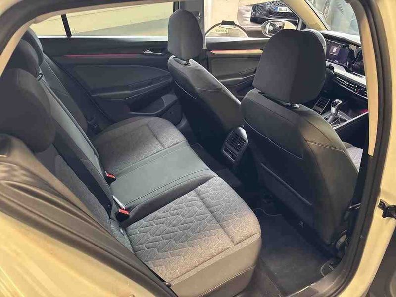 Volkswagen Golf VIII 1.0 TSI Move — zdjęcie 12