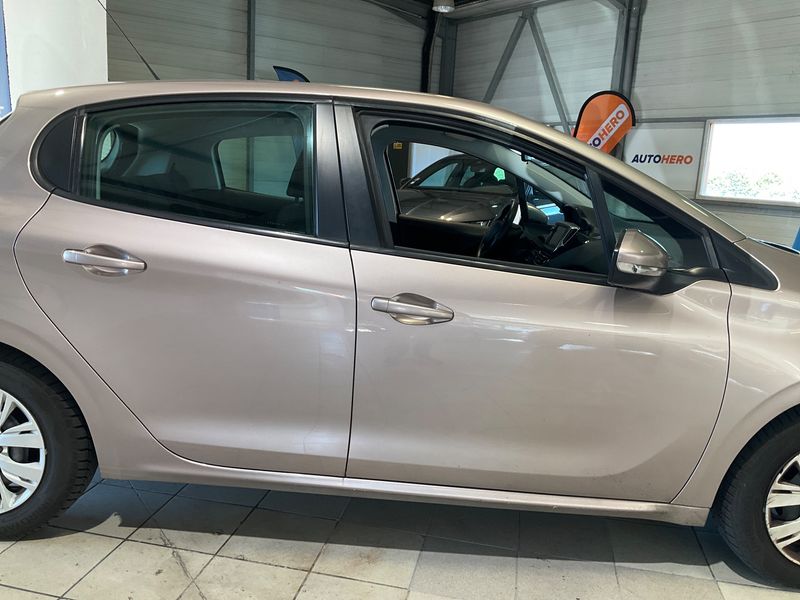 Peugeot 208 1.4 HDi Active — zdjęcie 7