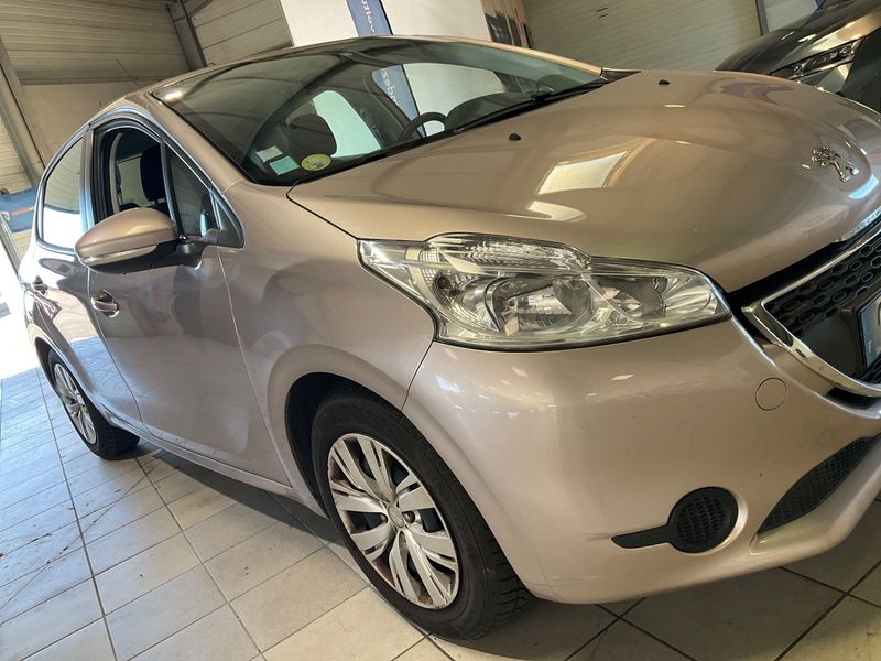 Peugeot 208 1.4 HDi Active — zdjęcie 8