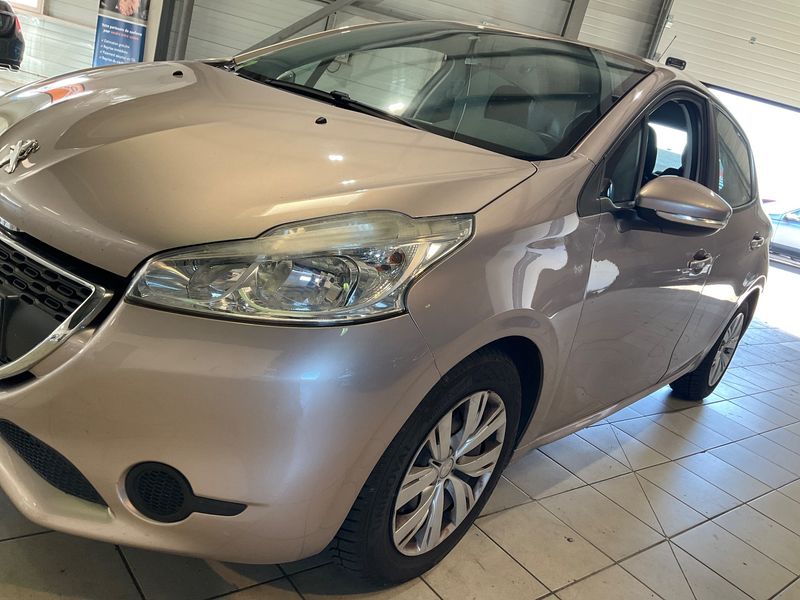 Peugeot 208 1.4 HDi Active — zdjęcie 2