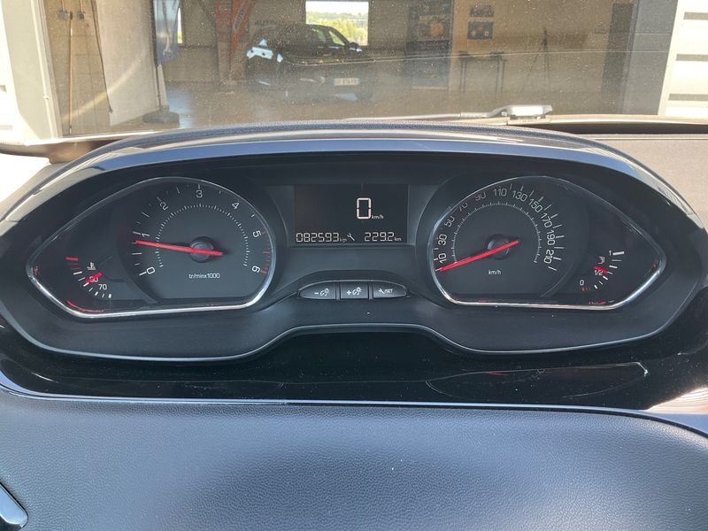 Peugeot 208 1.4 HDi Active — zdjęcie 13