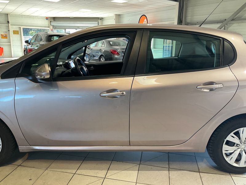 Peugeot 208 1.4 HDi Active — zdjęcie 4