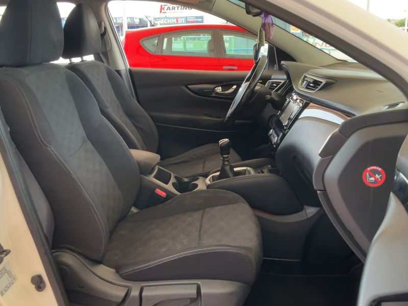 Nissan Qashqai 1.6 dCi N-Connecta — zdjęcie 11
