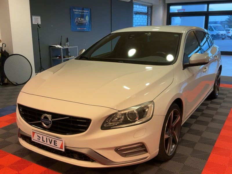 V60 2.0 D4 R-Design Momentum