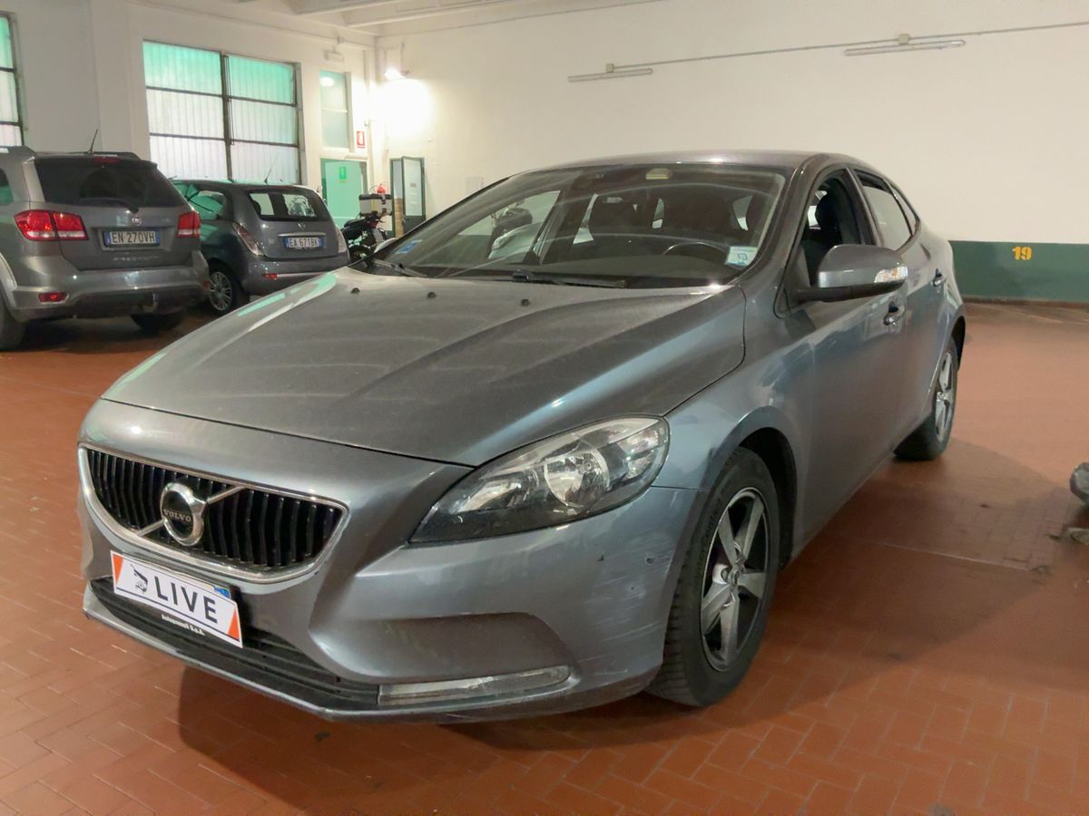 Volvo V40 2017 — photo 1