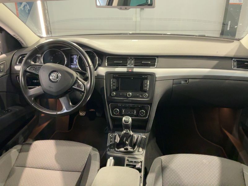 Skoda Superb 2.0 TDI Exclusive — zdjęcie 12