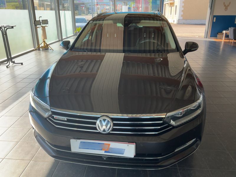 Volkswagen Passat 2.0 TDI Highline 4Motion BlueMotion Tech — zdjęcie 9