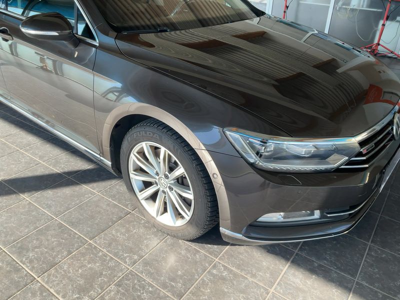 Volkswagen Passat 2.0 TDI Highline 4Motion BlueMotion Tech — zdjęcie 8