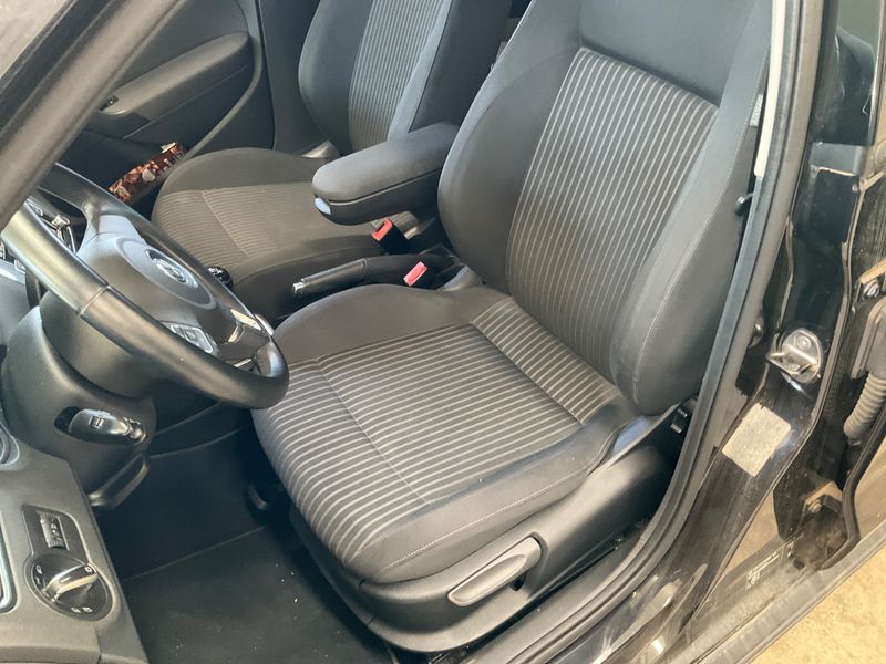 Volkswagen Polo 1.6 TDI Sport by R-Line 2014 – снимка 26