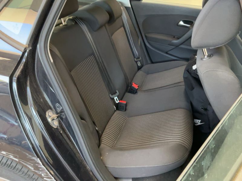 Volkswagen Polo 1.6 TDI Sport by R-Line 2014 – снимка 19
