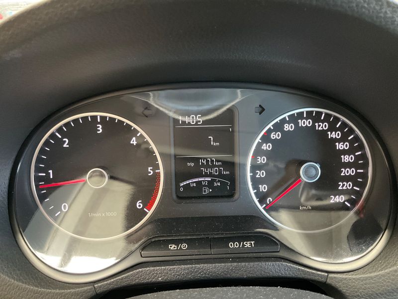 Volkswagen Polo 1.6 TDI Sport by R-Line 2014 – снимка 18
