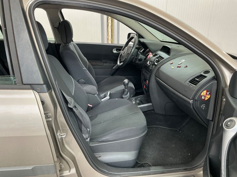 Renault Megane 1.5 dCi Dynamique Confort — zdjęcie 3