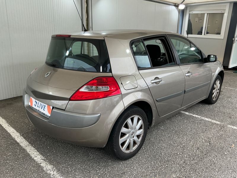 Renault Megane 1.5 dCi Dynamique Confort — zdjęcie 2