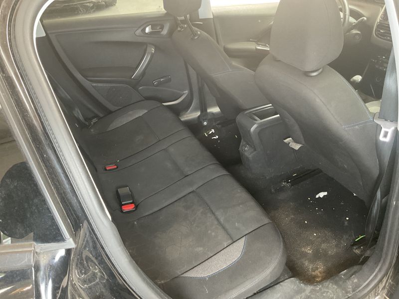 Peugeot 2008 1.2 e-VTi Style 2018 – снимка 31