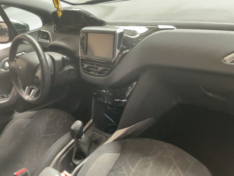 Peugeot 2008 1.2 e-VTi Style 2018 – снимка 17