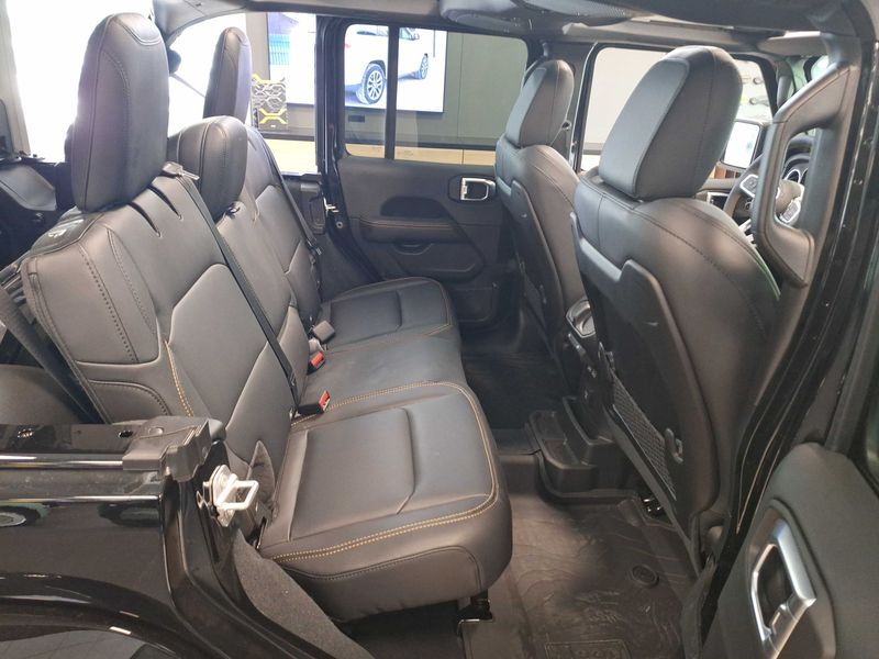 Jeep Wrangler Unlimited 2.0 TGDi Sahara — zdjęcie 14