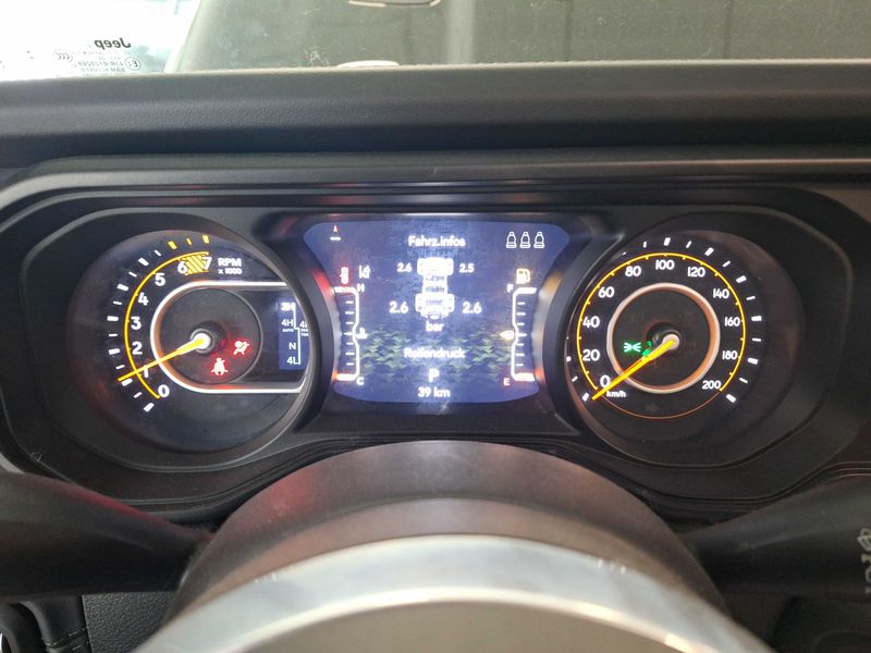 Jeep Wrangler Unlimited 2.0 TGDi Sahara — zdjęcie 12