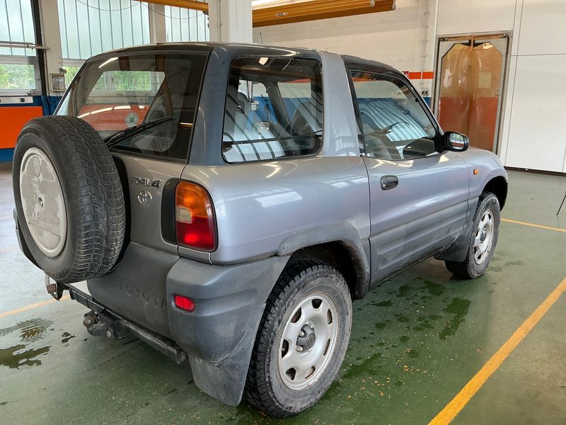 Toyota RAV 4 2.0 — zdjęcie 2