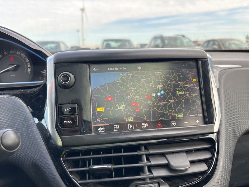 Peugeot 2008 1.2 PureTech Allure — zdjęcie 13