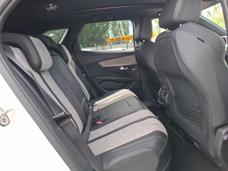 Peugeot 3008 1.6 Hybrid 4 300 GT — zdjęcie 14