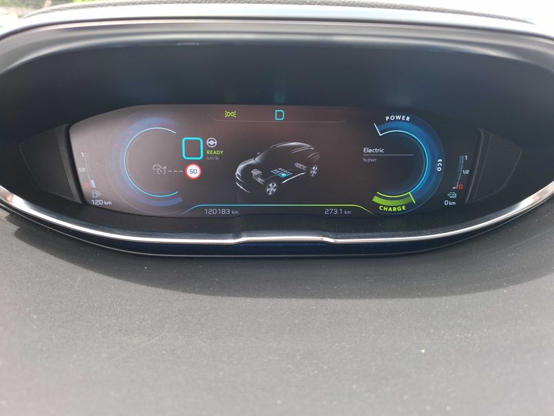 Peugeot 3008 1.6 Hybrid 4 300 GT — zdjęcie 12